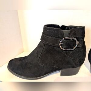 UNISA Black Suede Ankle Boots Sz. 8 1/2 M‎
